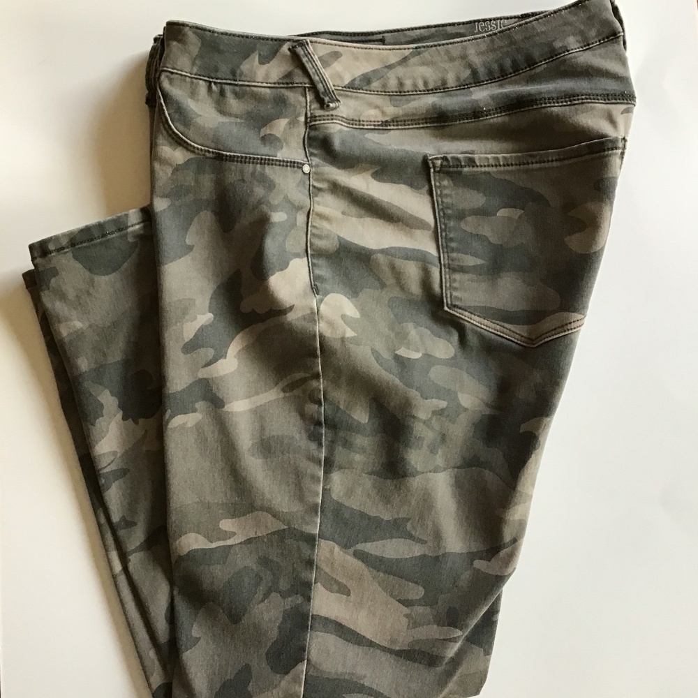 Sound/Style camouflage Jessie jegging ankle jean size 14